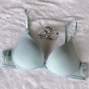Victoria's Secret 34B mint bra